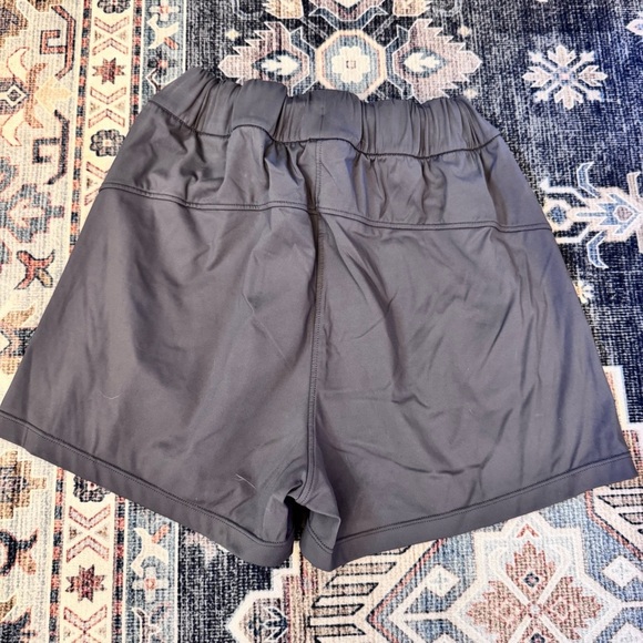 WILLIT Women’s 2.5 Inch Gray Yoga Shorts Size Medium - Picture 6 of 8